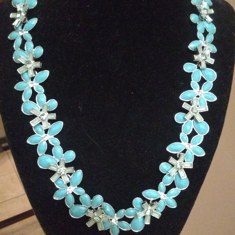 Anne Klein ladies necklace